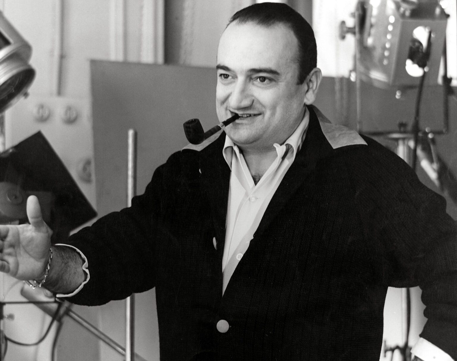 Stars: HENRI VERNEUIL.